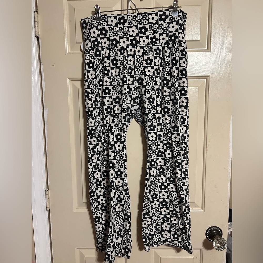 Printed flare pants